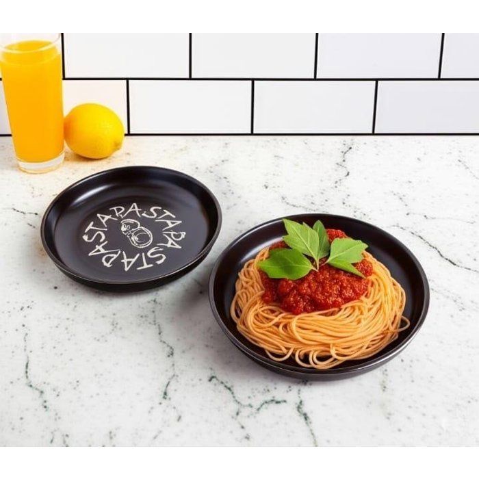 Assiette creuse vintage en couleur NOIR – Vaisselle artisanale faite main pour les passionnés de cuisine