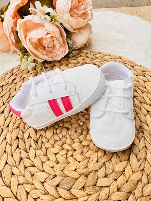 Baskets pour bébé coloris au choix