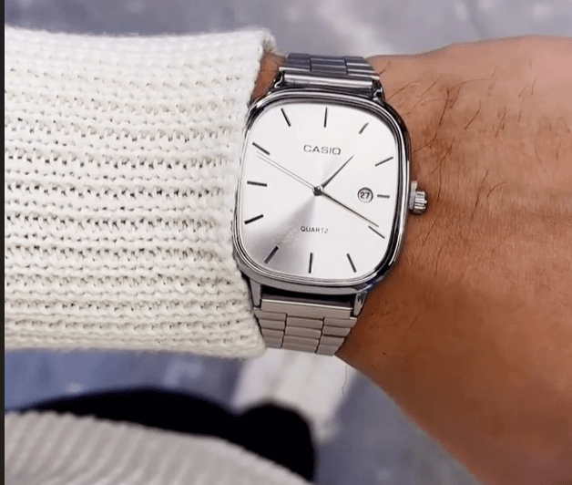 Montre CASIO pour hommes en acier inoxydable