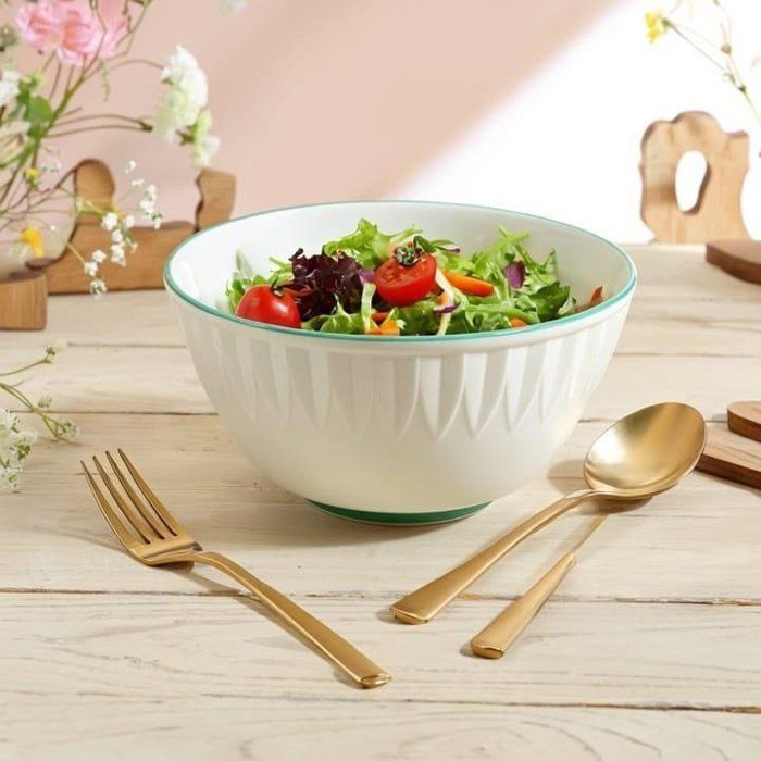 Saladier design en céramique blanche avec bord vert – Élégance moderne pour cuisine raffinée