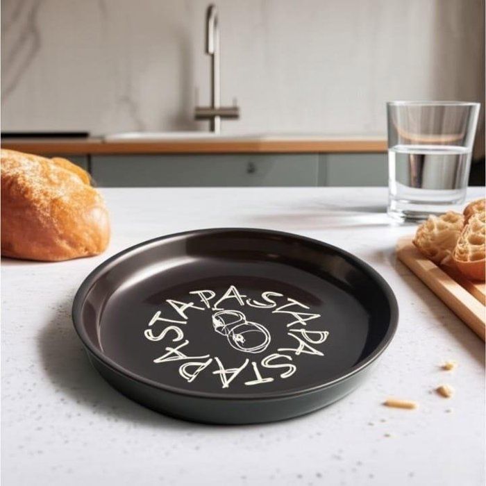 Assiette creuse vintage en couleur NOIR – Vaisselle artisanale faite main pour les passionnés de cuisine
